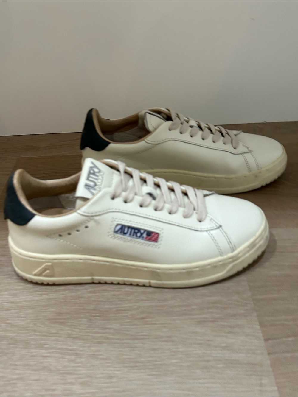 Autry Dallas Low Leather Shoes Women Size 37 White Black Lace Sneakers